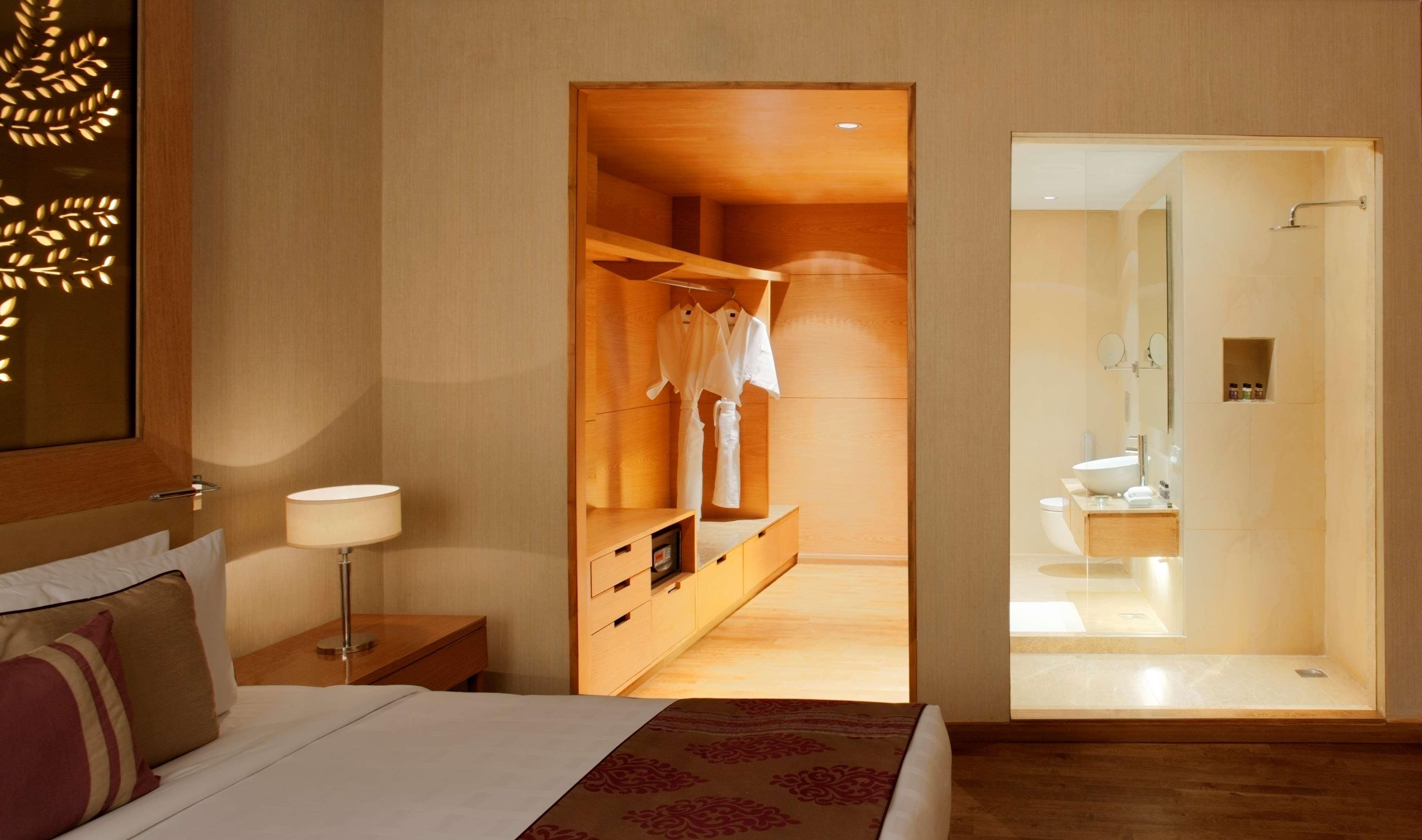 Radisson Blu Hotel New Delhi Dwarka Zimmer foto A room at the hotel