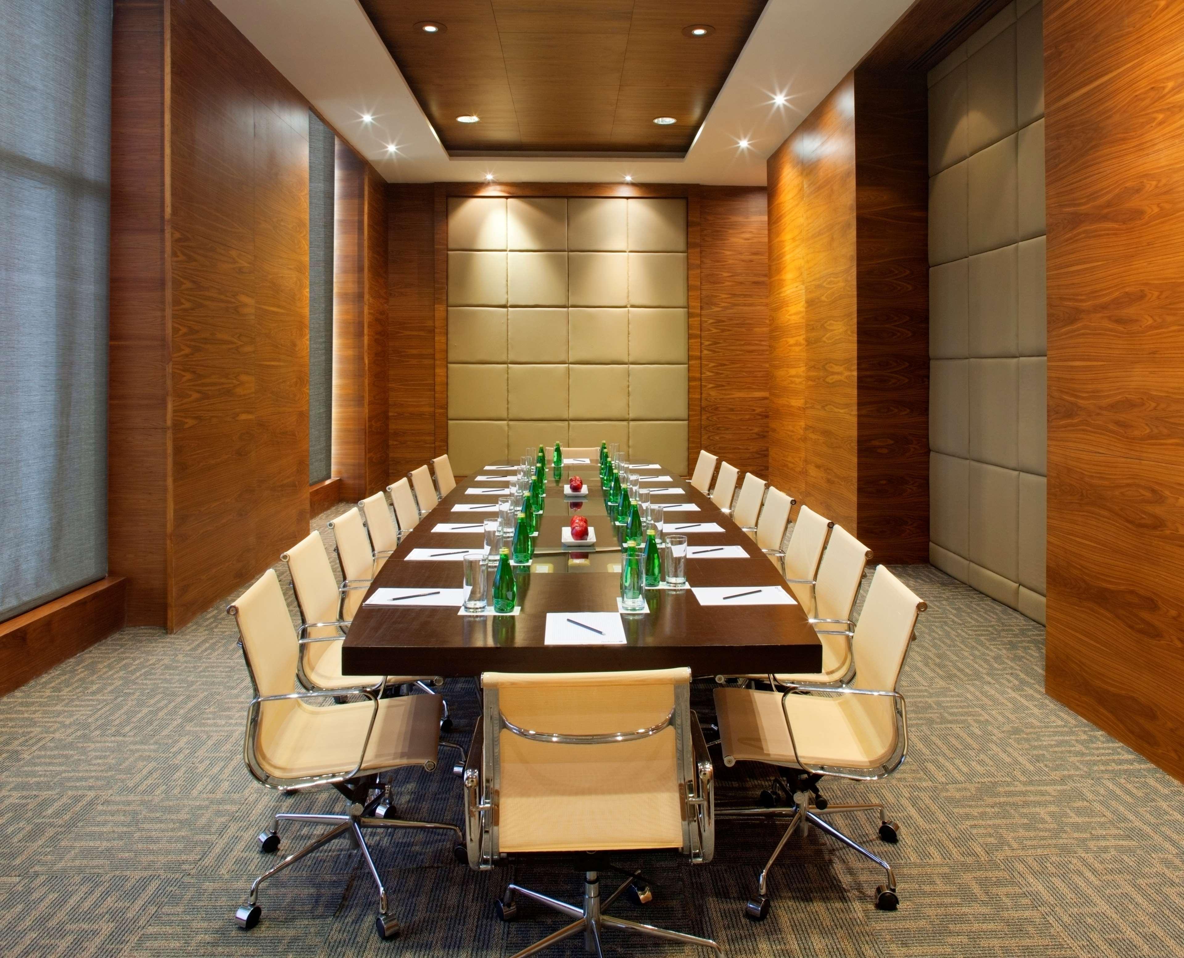 Radisson Blu Hotel New Delhi Dwarka Exterior foto Meeting room