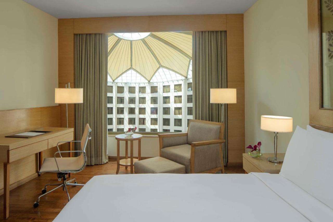 Radisson Blu Hotel New Delhi Dwarka Exterior foto A room at the hotel