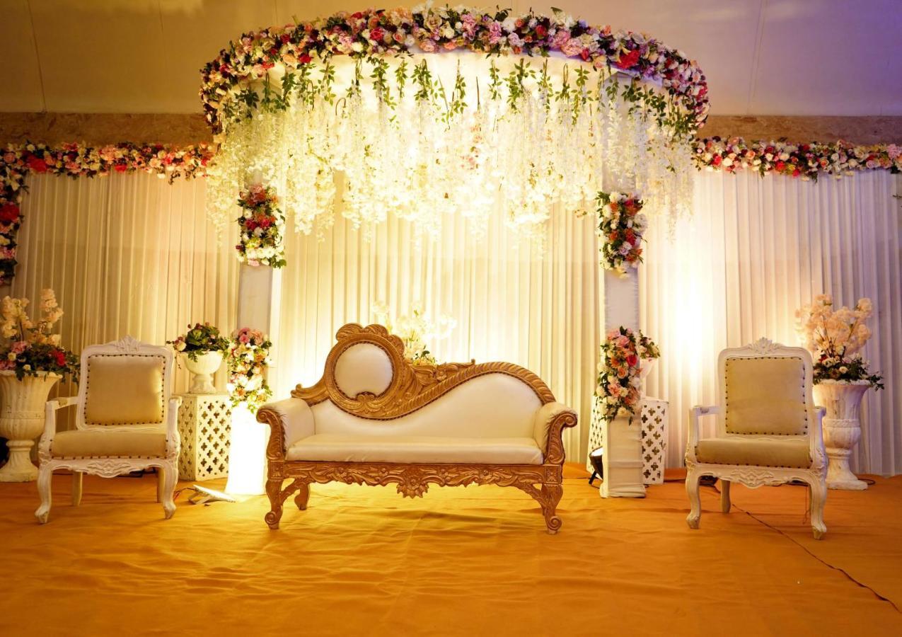 Radisson Blu Hotel New Delhi Dwarka Exterior foto A modern Malay wedding reception