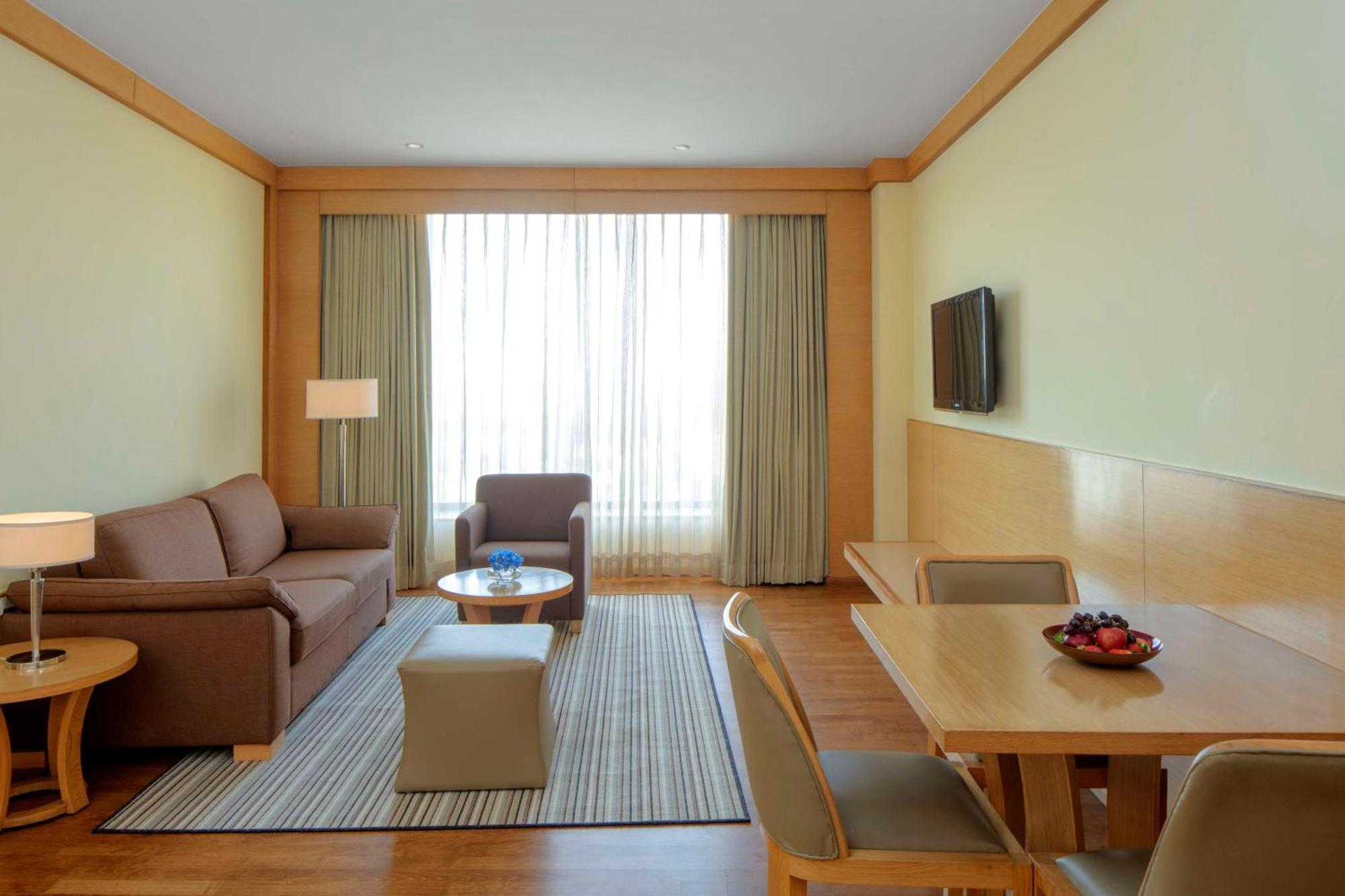 Radisson Blu Hotel New Delhi Dwarka Exterior foto A living room at the Park
