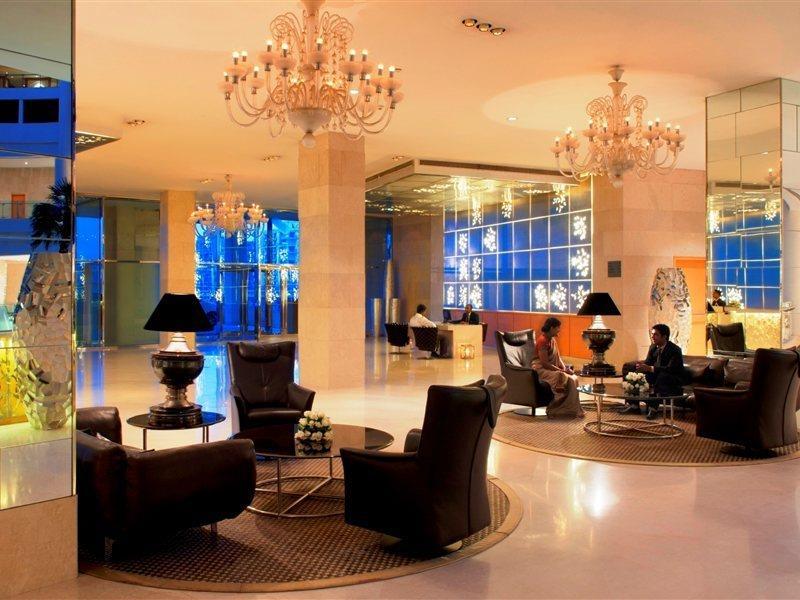 Radisson Blu Hotel New Delhi Dwarka Exterior foto Lobby
